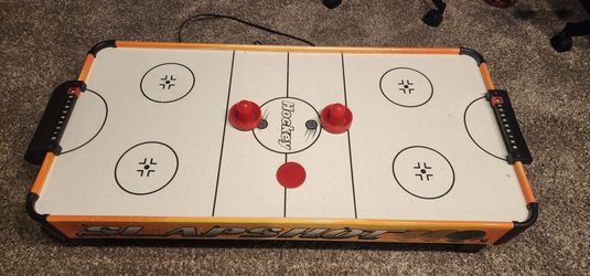 Air hockey table