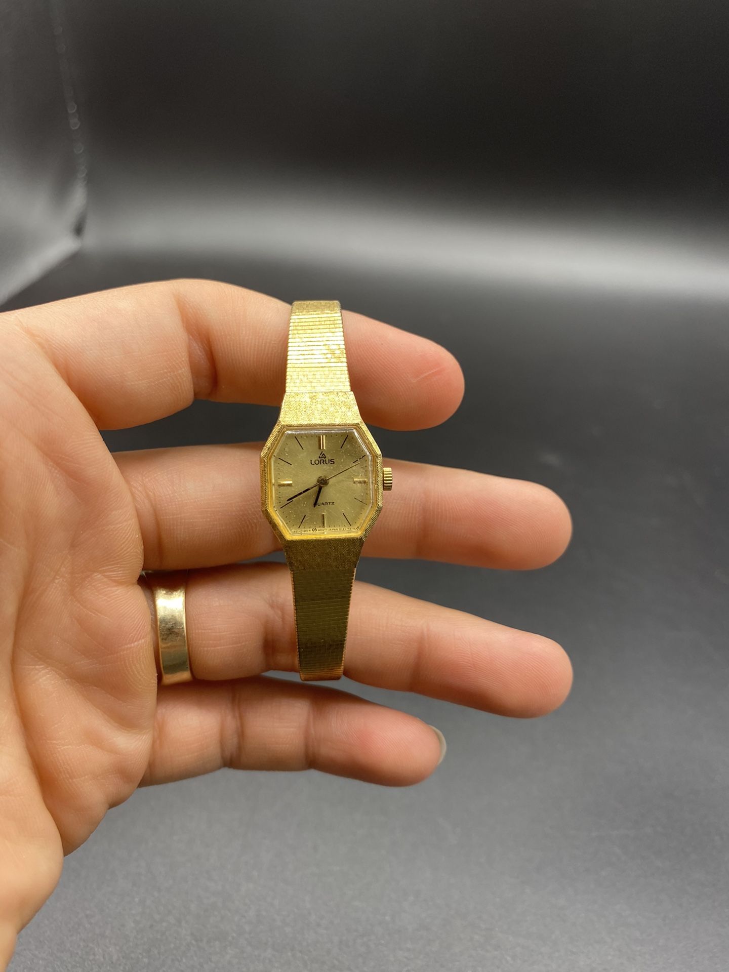 Lorus V236-5040 Gold Tone Quartz Analog Ladies Watch