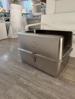 Cat litter box