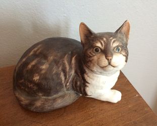 Franklin porcelain cat figurine