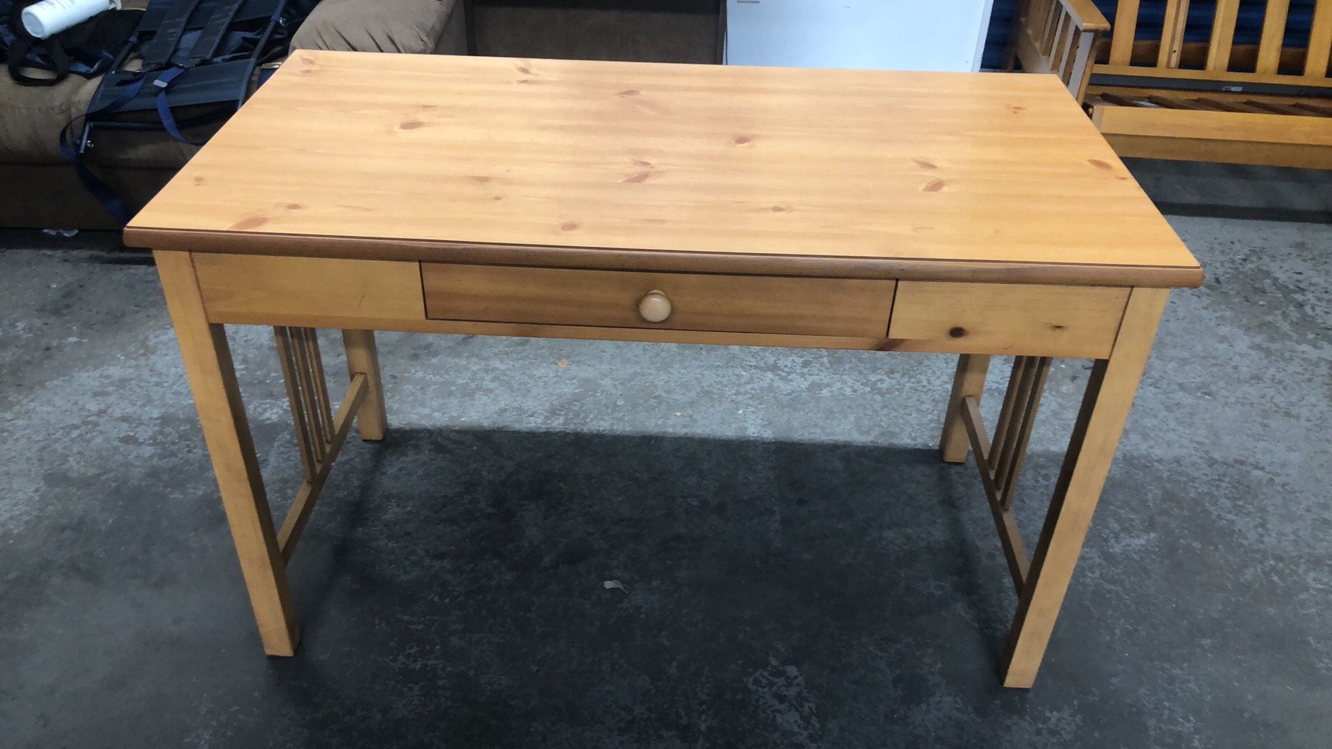 Very nice almost new table desk