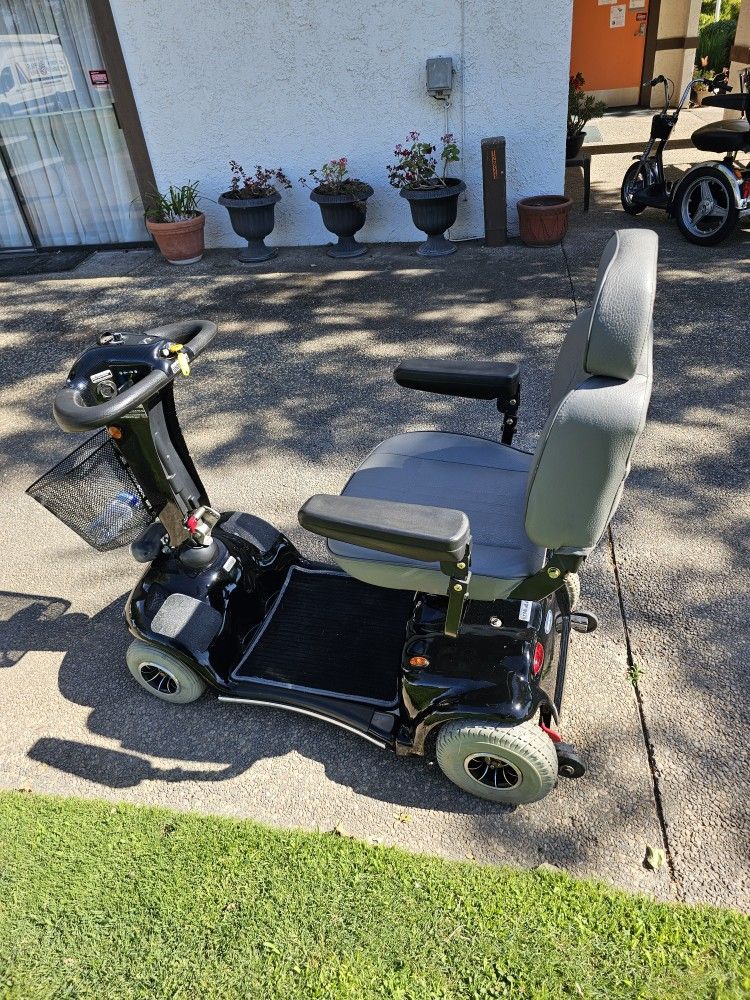 Invacare LX4 Mobility Scooter