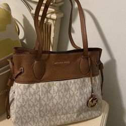 Michael Kors Tote Bag Monogram Design!!!