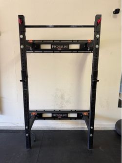 ROGUE Fold Back wall mount rig / squat rack