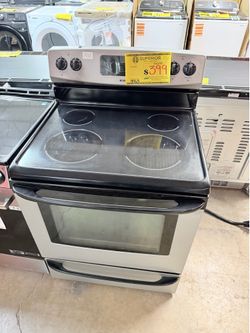 PREOWNED STAINLESS STEEL ELECTRIC GLASS STOVE