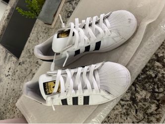 Addidas superstars //Size 10