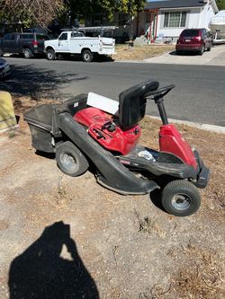 Riding lawnmower