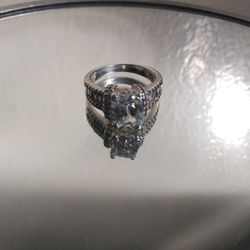 Bueatiful  Amythyst Ring Sterling Silver Size 6.5