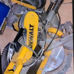 DEWALT 12-inch sliding miter saw