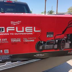 LAWNMOWER MILWAUKEE TOOL ONLY 