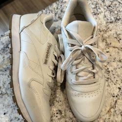 Reebok Beige Women’s Shoes! (Size 10)