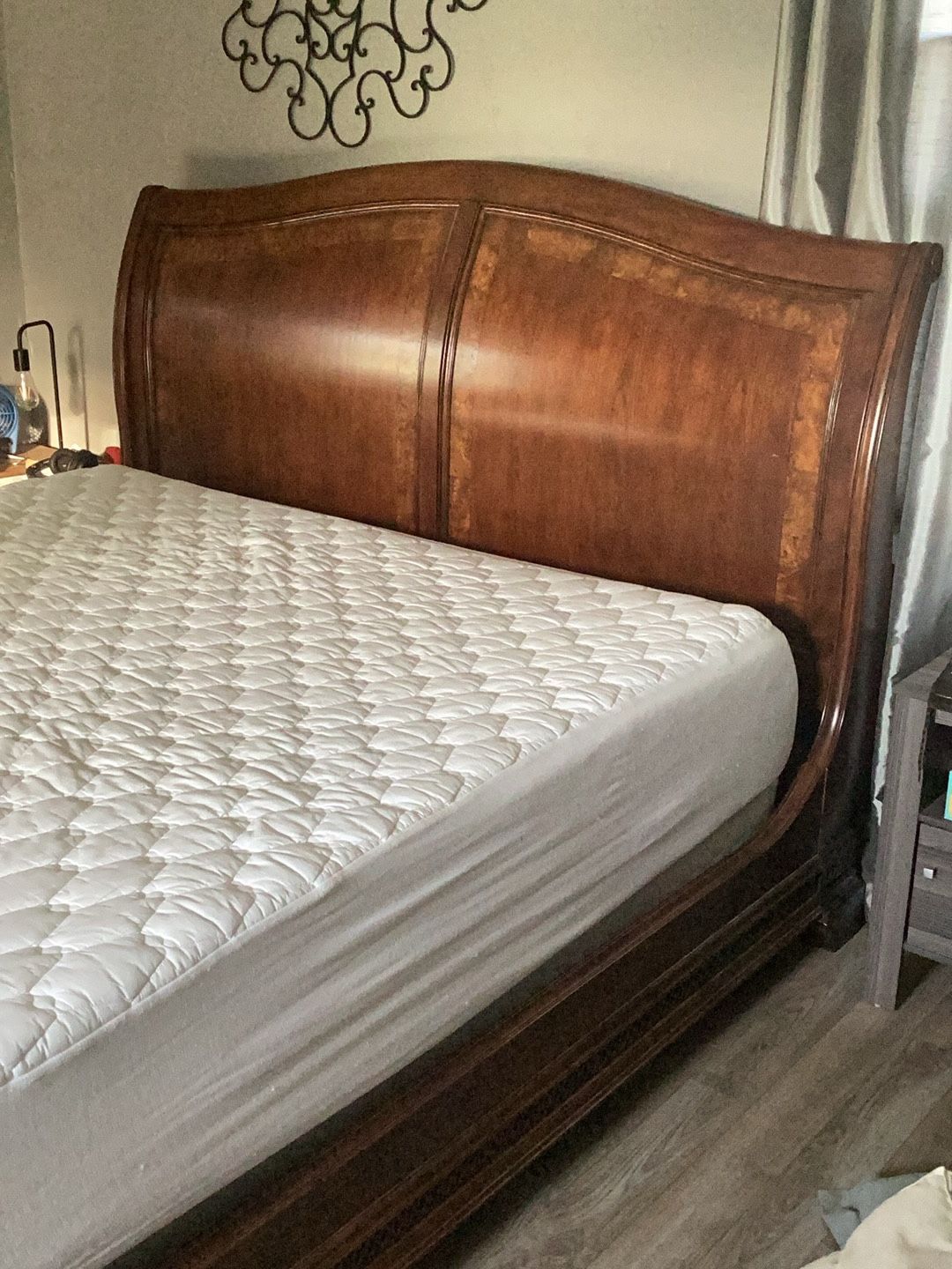 Sleigh Bed King Size.