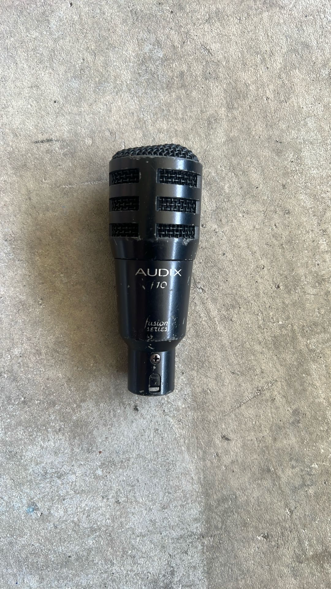 Audix F10 dynamic microphone, beautiful, good sound output, microphone