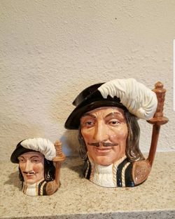 ROYAL DOULTON larg and small Toby Mug "Athos" 1955