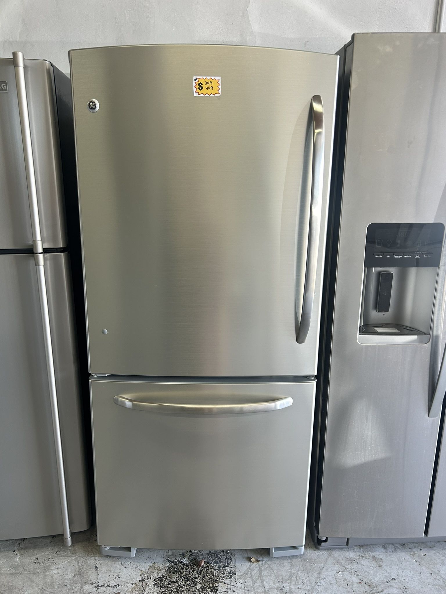 GE 30” BOTTOM FREEZER REFRIGERATOR 