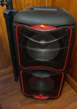 Like New USED ONCE IQ SOUND 2x12” Rechargeable IQ SOUND 2x12” Rechargeable Wireless Large PartySpeaker with LED Lights