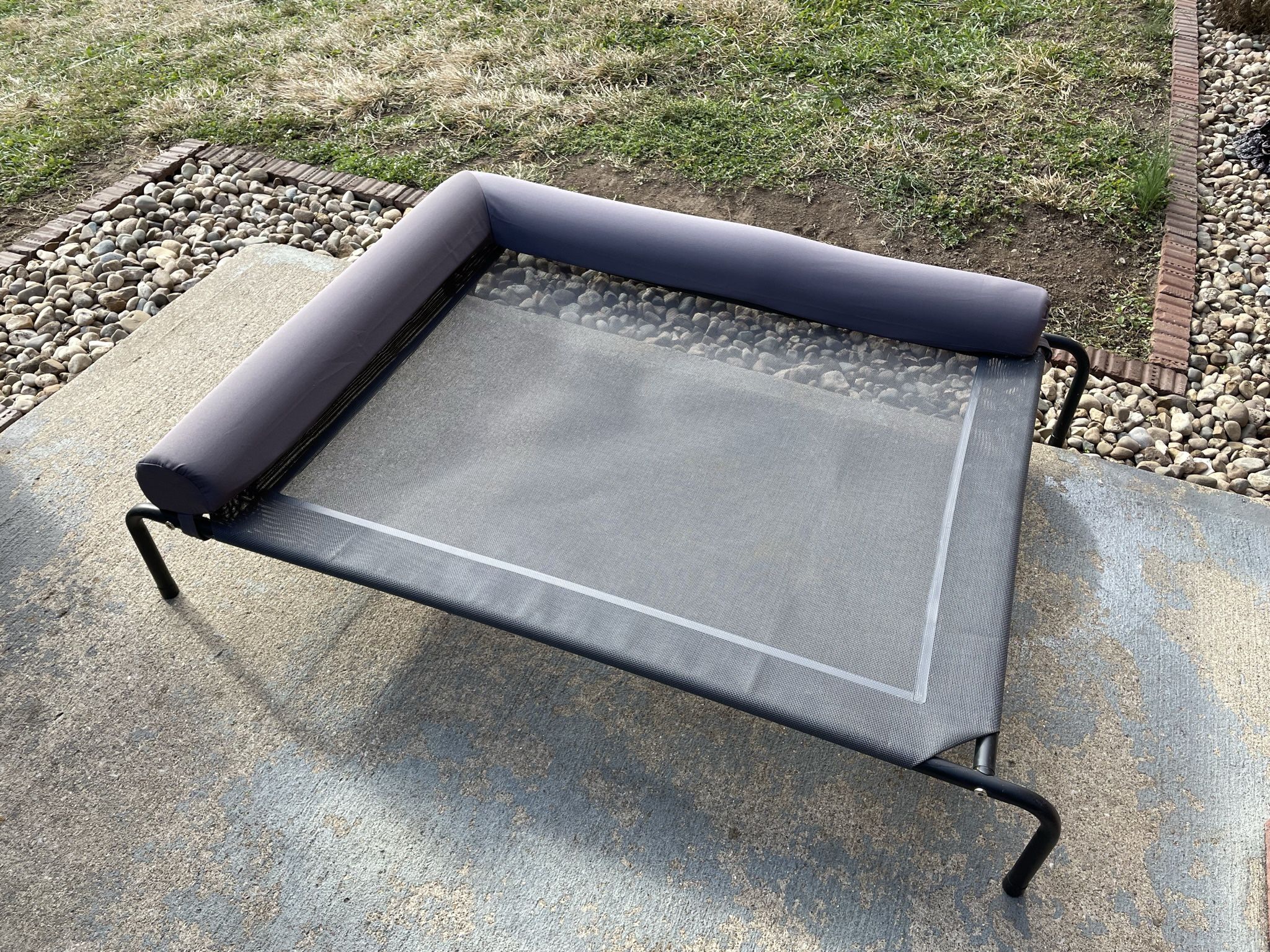 XMAS!! Outdoor Elevated Bolstered Dog Bed