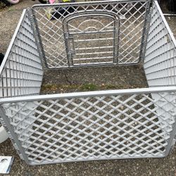 Pets Fence Size 3ftx3ft.  Height 2ft  Price 25$ Pick Up. E72.  