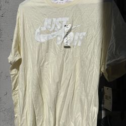 Nike Men's Sportswear Tee Just Do It Swoosh Size XXL (Cream Yellow/White)