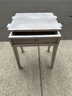 Single drawer stand