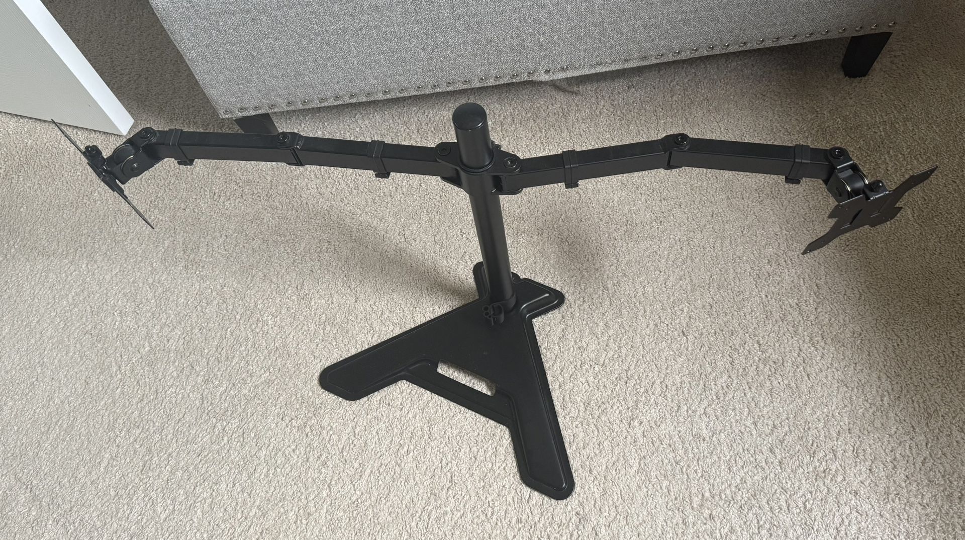 Dual Monitor Mount