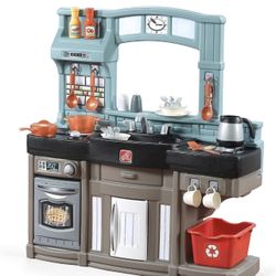 Step2 Best Chefs Kids Kitchen Playset, Indoor/Outdoor Kitchenette, Interactive Play with Lights and Sounds, Made of Durable Plastic, Includes 25 Piece