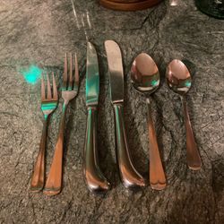 50 Pc Silverware Set
