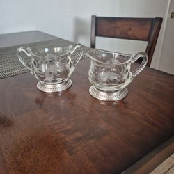 Set Para Crema Y Leche De Cristal Con Fondo De Plata