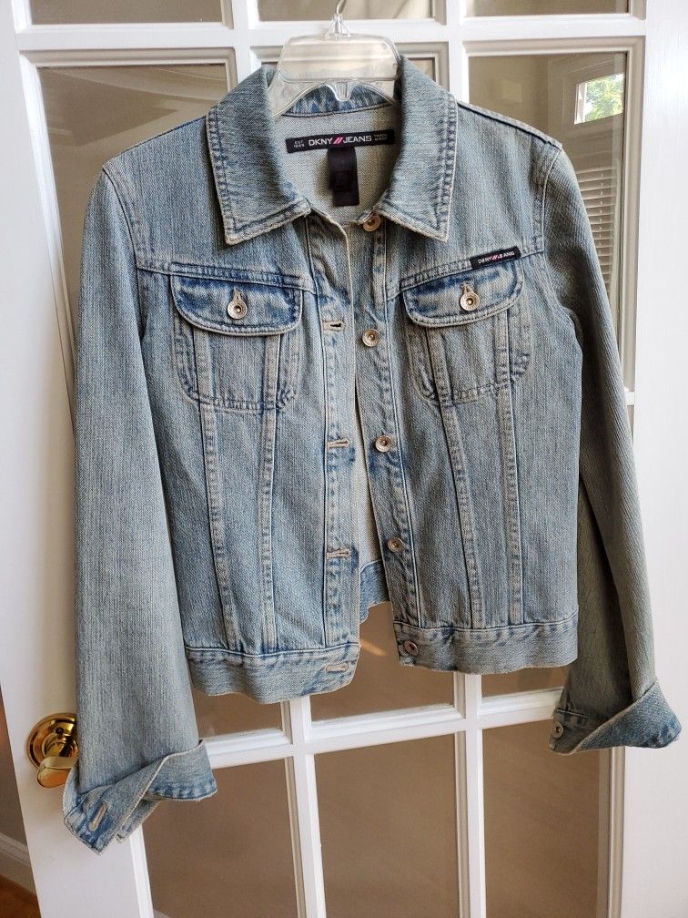 DKNY DENIM JACKET SALE LIGHT WASH NWOT SMALL
