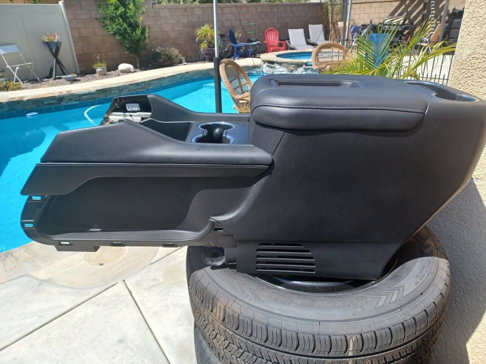 Center Console 19 Up TAHOE  TRUCKS