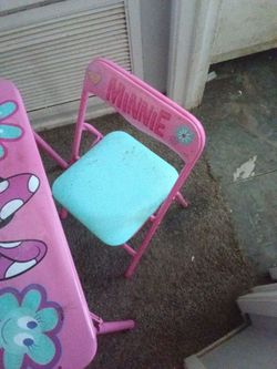 Minnie mouse table and chairs set