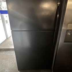 Black Top Freezer Refrigerator Pre Owned Good Condition Home And Garden Appliances 