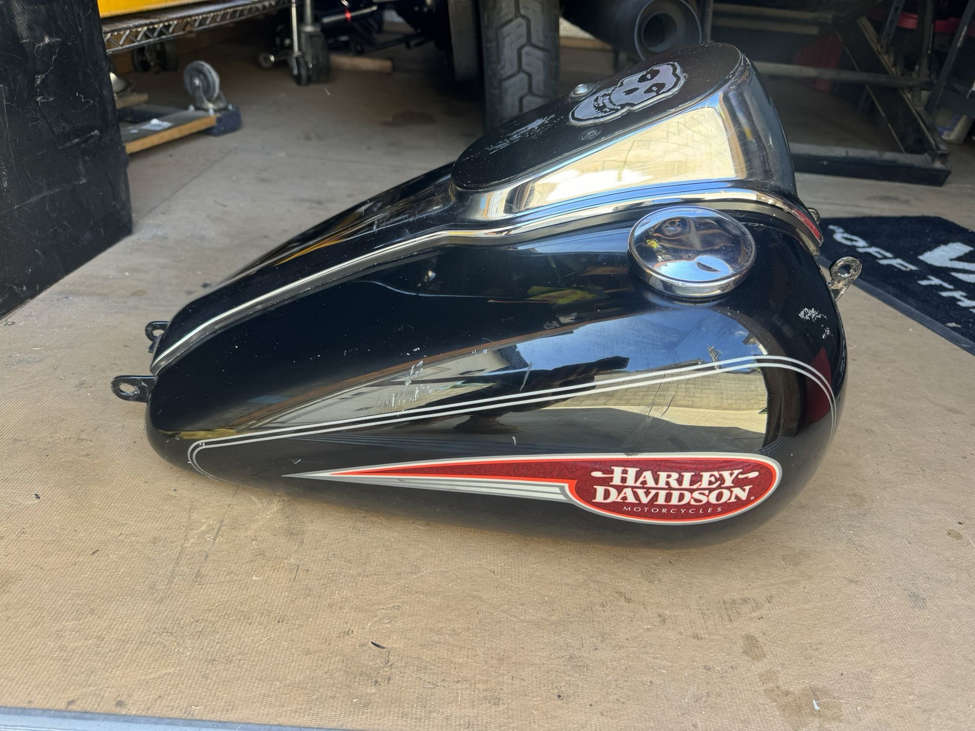 06-17 Dyna Fuel Tank Harley Davidson