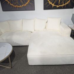 Romeo 2pc Sectional 