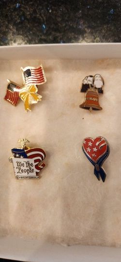 4 Patriotic Pins Vintage