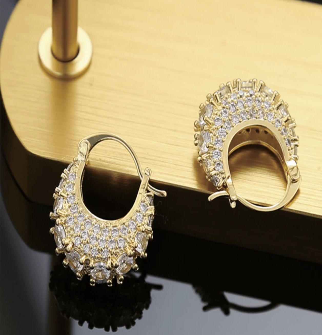 Gold Plated Water Drop Rhinestone Decor Handbag Shaped Zinc Alloy Earrings