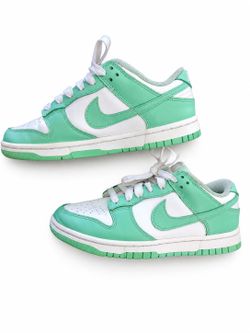 Size 5.5 women's dunks