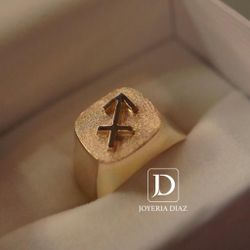 custom gold ring