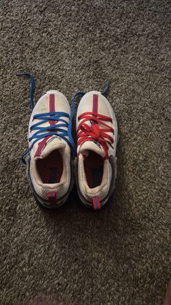 Nike LeBron 17s Looney Toons Size 9
