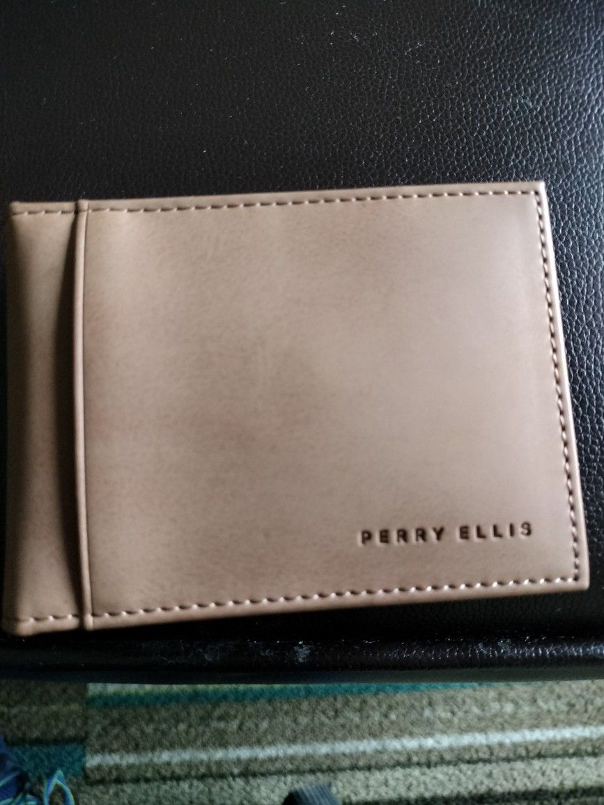 Perry Ellis Wallet for Sale in San Antonio, TX - OfferUp