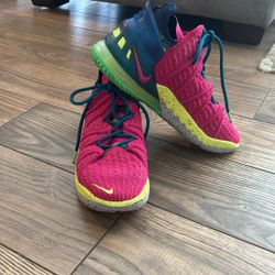Nike basketball women’s shoes