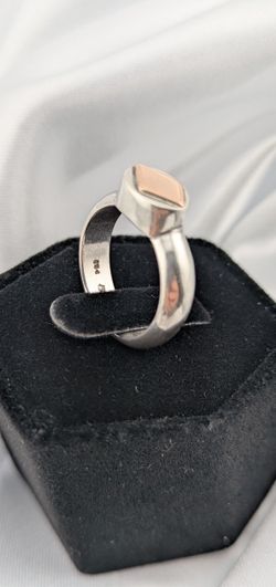 925 Sterling Silver Signet Ring
SIZE 6