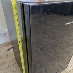 Mini Fridge 32" Hisense 