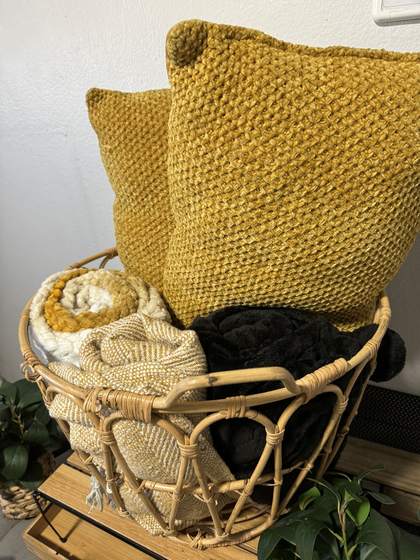 Wooden Basket With Accessories 