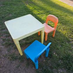 kids table and chairs!