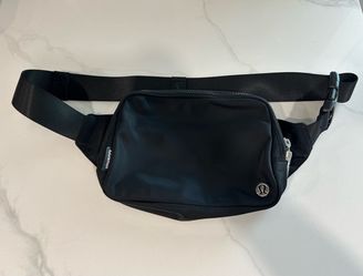 Lululemon belt bag