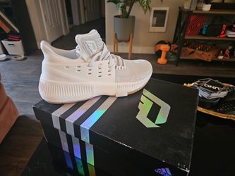 D LILLARD 3 SIZE 10