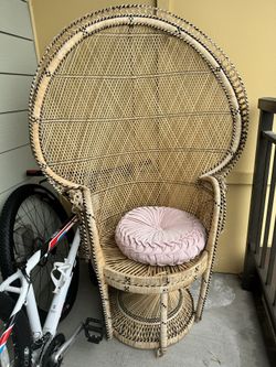 Peacock Wicker Chair 
