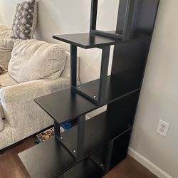 Bookshelf / Display Shelf – MOVING 