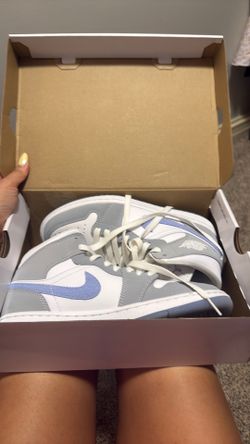 Jordan 1 mid